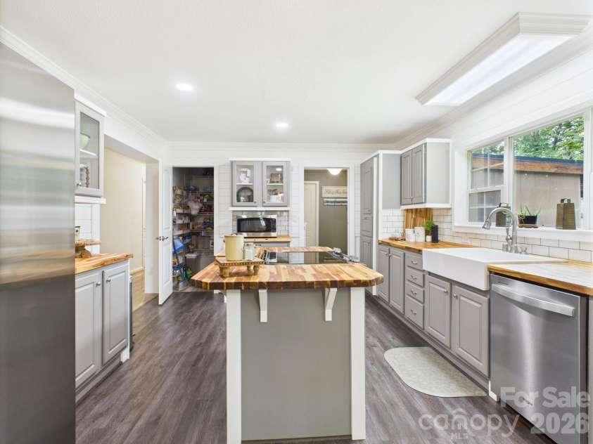6093 Spartan Drive, Hudson, NC 28638.  MLS# CAR4384048, YatesRealty ID 26440. 