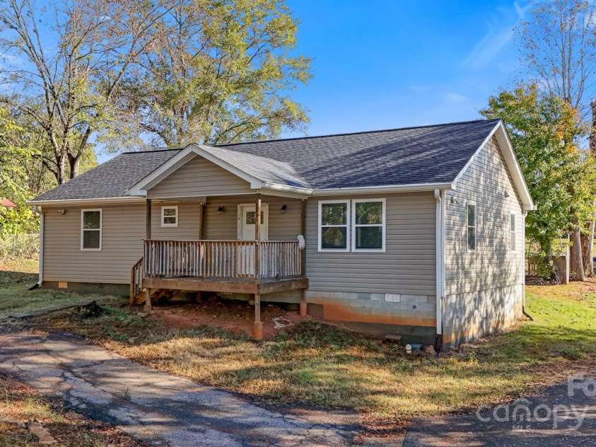 1275 32nd Street, Conover, NC 28613.  MLS# CAR4282714, YatesRealty ID 26441. 