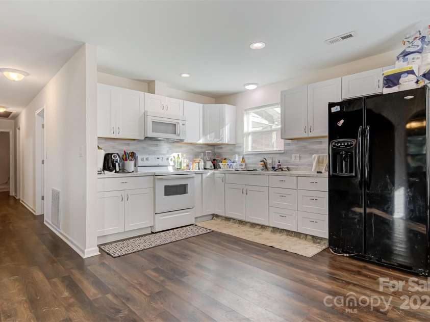 1275 32nd Street, Conover, NC 28613.  MLS# CAR4282714, YatesRealty ID 26441. 