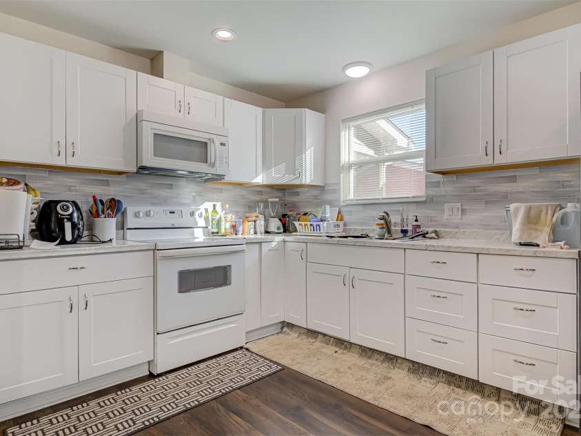 1275 32nd Street, Conover, NC 28613.  MLS# CAR4282714, YatesRealty ID 26441. 