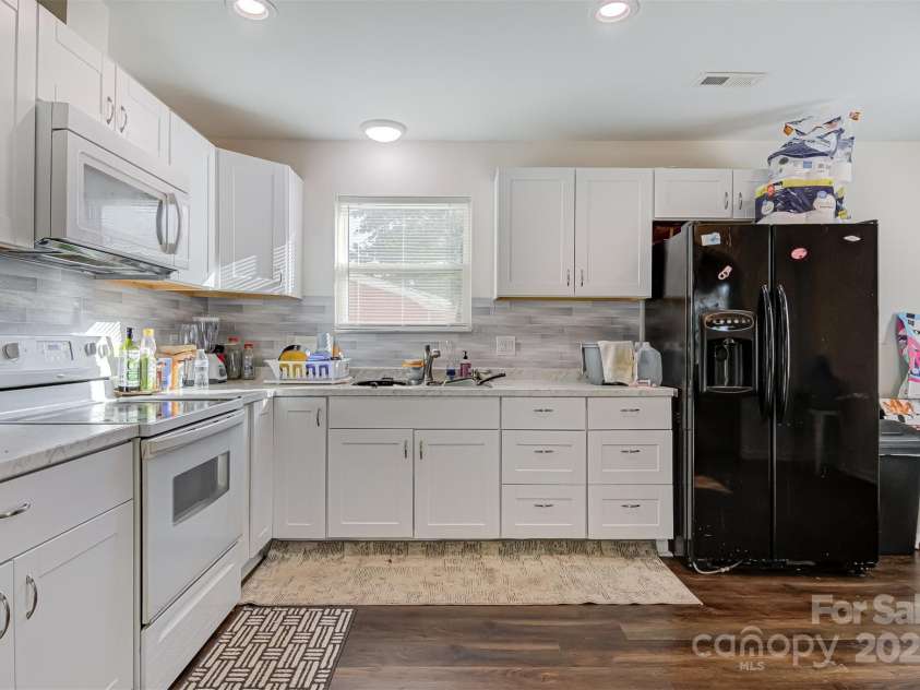 1275 32nd Street, Conover, NC 28613.  MLS# CAR4282714, YatesRealty ID 26441. 