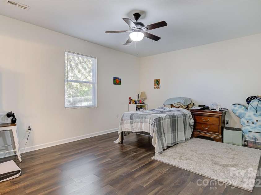 1275 32nd Street, Conover, NC 28613.  MLS# CAR4282714, YatesRealty ID 26441. 