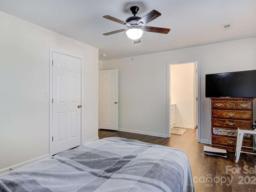 1275 32nd Street, Conover, NC 28613.  MLS# CAR4282714, YatesRealty ID 26441. 