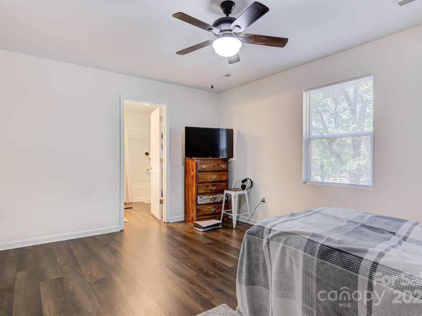 1275 32nd Street, Conover, NC 28613.  MLS# CAR4282714, YatesRealty ID 26441. 