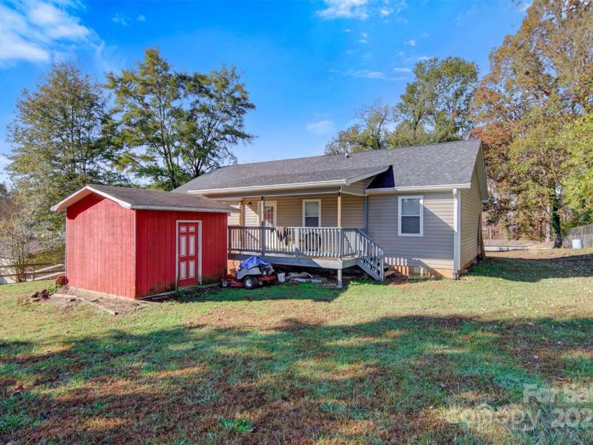 1275 32nd Street, Conover, NC 28613.  MLS# CAR4282714, YatesRealty ID 26441. 
