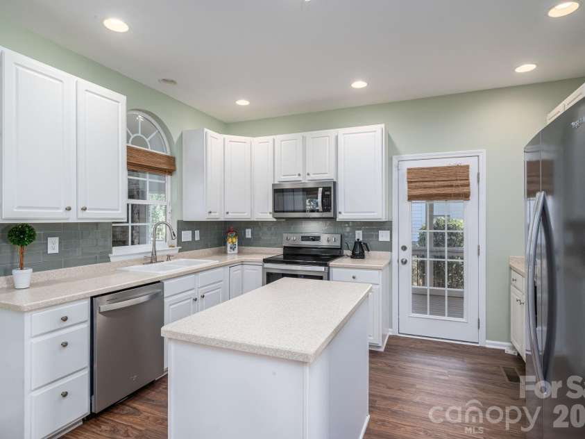 20131 Tailwind Lane, Cornelius, NC 28031.  MLS# CAR4381128, YatesRealty ID 26441. 