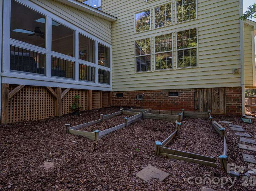 20131 Tailwind Lane, Cornelius, NC 28031.  MLS# CAR4381128, YatesRealty ID 26441. 