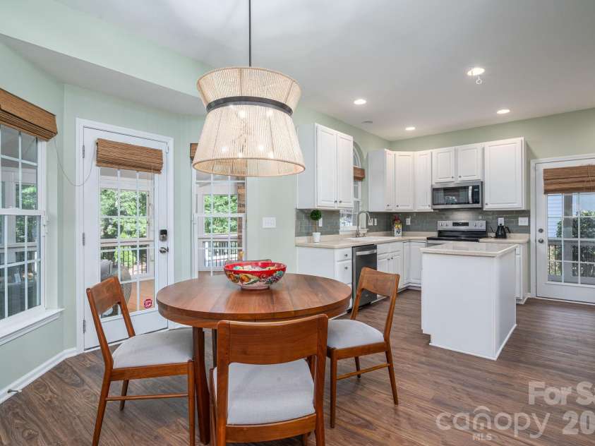 20131 Tailwind Lane, Cornelius, NC 28031.  MLS# CAR4381128, YatesRealty ID 26441. Dinette area