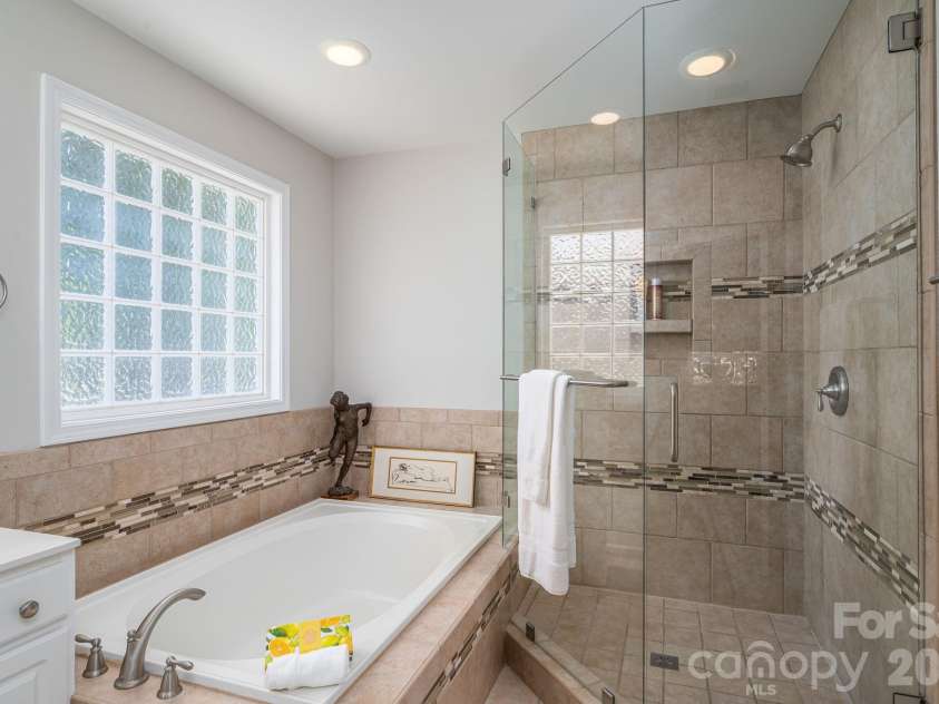20131 Tailwind Lane, Cornelius, NC 28031.  MLS# CAR4381128, YatesRealty ID 26441. Primary bath