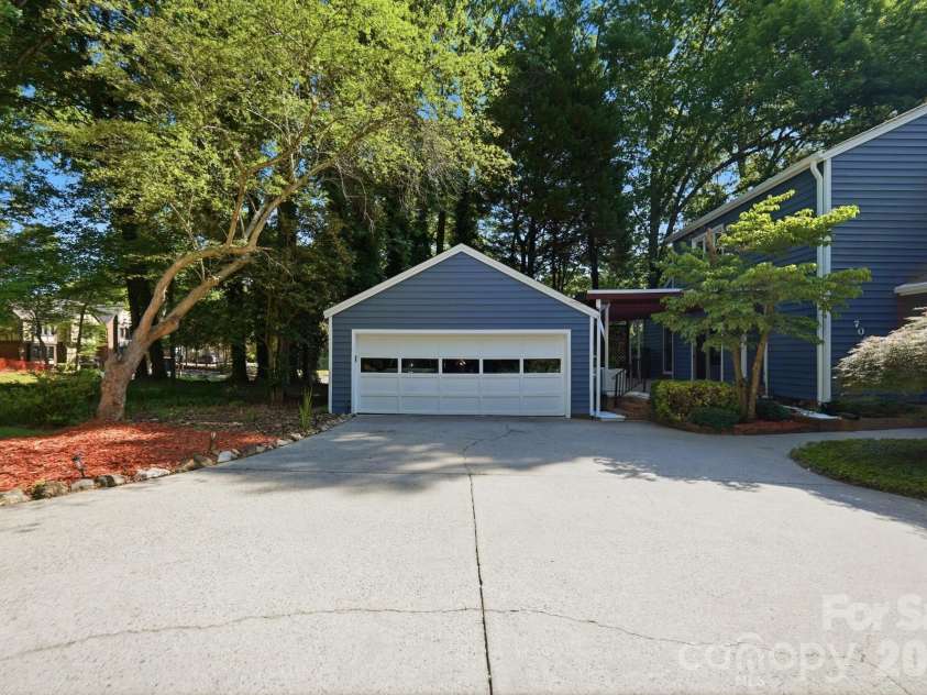 7045 Burlwood Road, Charlotte, NC 28211.  MLS# CAR4383881, YatesRealty ID 26443. 