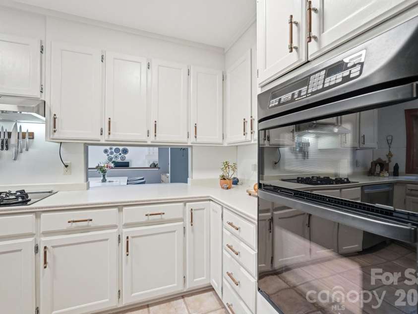 7045 Burlwood Road, Charlotte, NC 28211.  MLS# CAR4383881, YatesRealty ID 26443. 