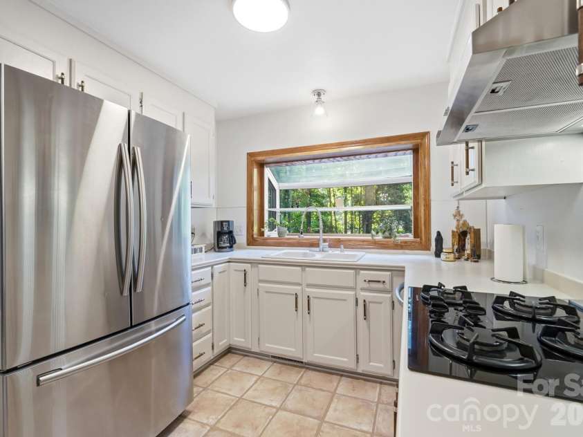 7045 Burlwood Road, Charlotte, NC 28211.  MLS# CAR4383881, YatesRealty ID 26443. 