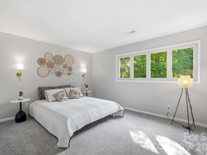 7045 Burlwood Road, Charlotte, NC 28211.  MLS# CAR4383881, YatesRealty ID 26443. 