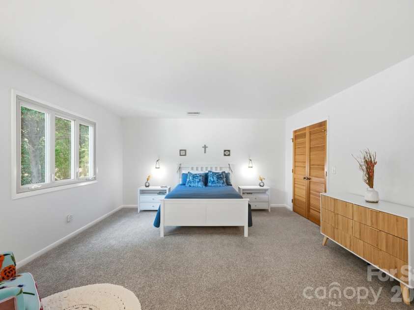 7045 Burlwood Road, Charlotte, NC 28211.  MLS# CAR4383881, YatesRealty ID 26443. 