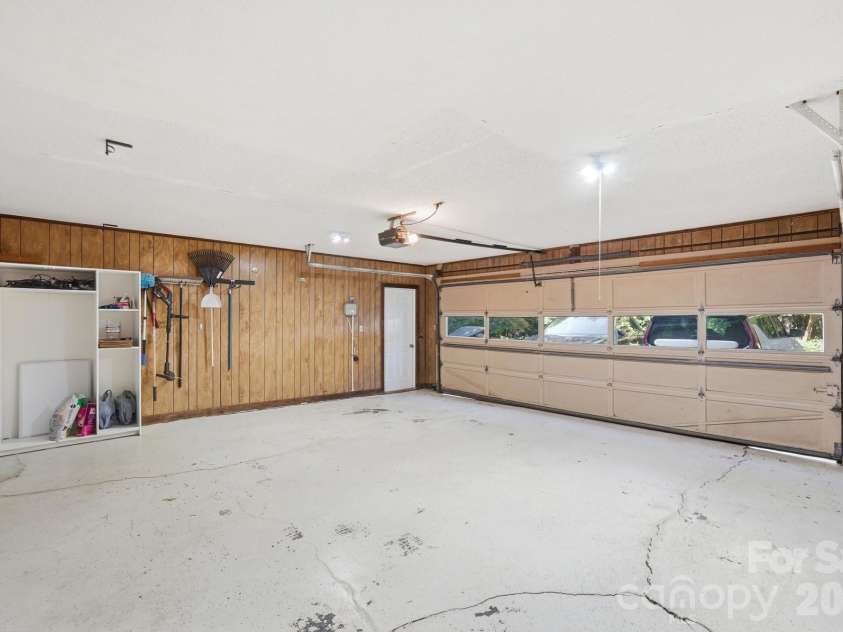 7045 Burlwood Road, Charlotte, NC 28211.  MLS# CAR4383881, YatesRealty ID 26443. 