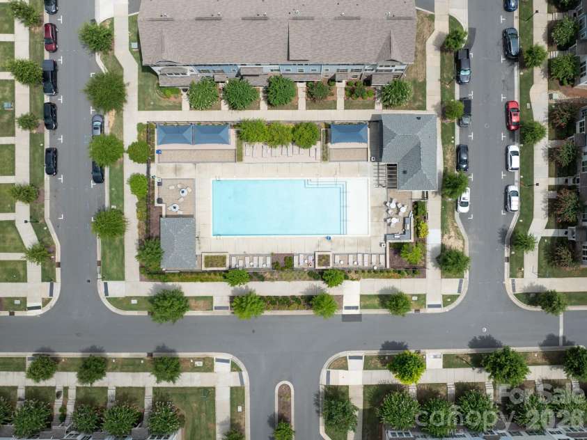 1112 Doveridge Street, Charlotte, NC 28273.  MLS# CAR4358560, YatesRealty ID 26444. Community pool.