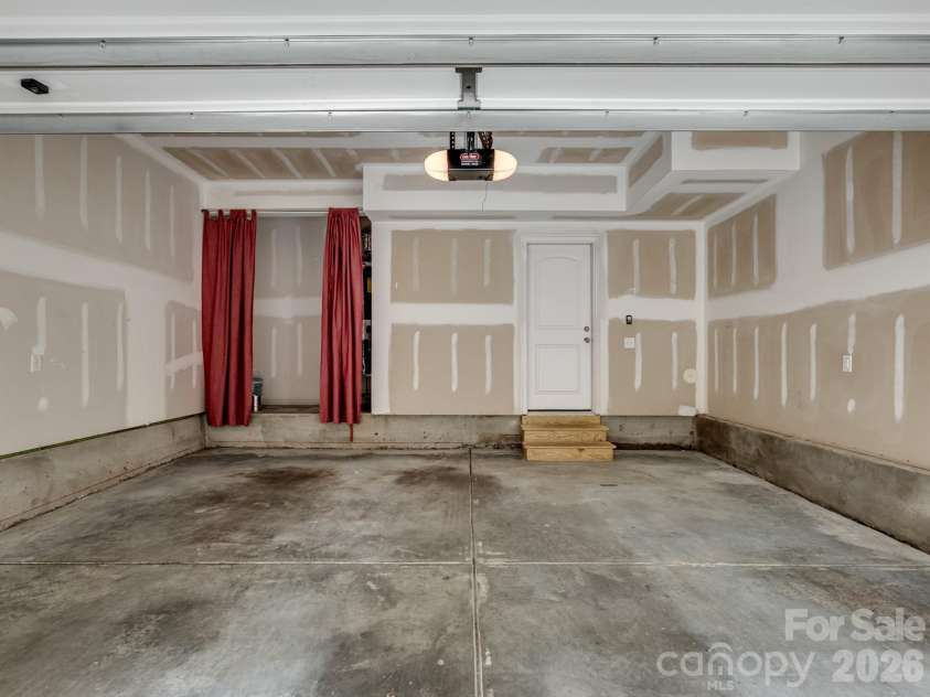 1112 Doveridge Street, Charlotte, NC 28273.  MLS# CAR4358560, YatesRealty ID 26444. Garage