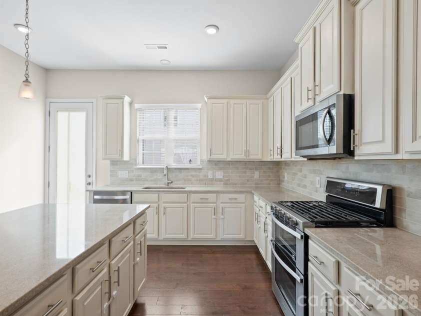 1112 Doveridge Street, Charlotte, NC 28273.  MLS# CAR4358560, YatesRealty ID 26444. Kitchen