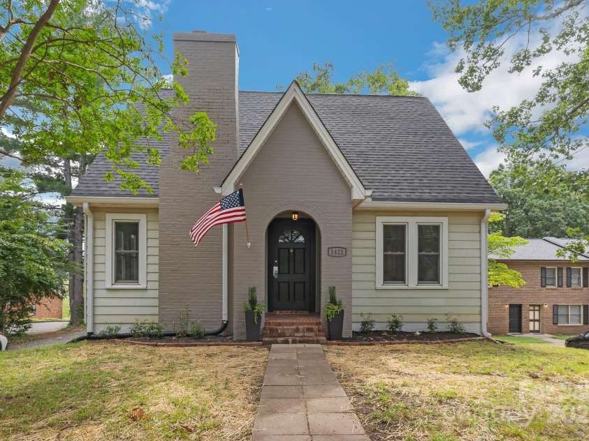 1421 12th Street Drive, Hickory, NC 28601.  MLS# CAR4279563, YatesRealty ID 26444. 