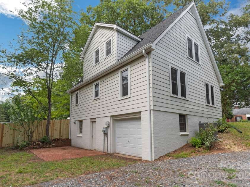 1421 12th Street Drive, Hickory, NC 28601.  MLS# CAR4279563, YatesRealty ID 26444. 