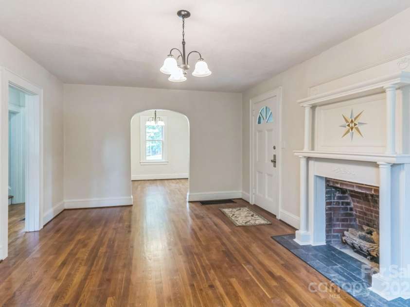 1421 12th Street Drive, Hickory, NC 28601.  MLS# CAR4279563, YatesRealty ID 26444. 