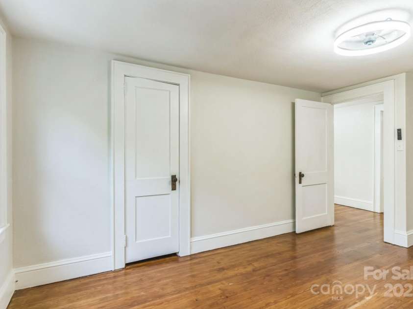 1421 12th Street Drive, Hickory, NC 28601.  MLS# CAR4279563, YatesRealty ID 26444. 