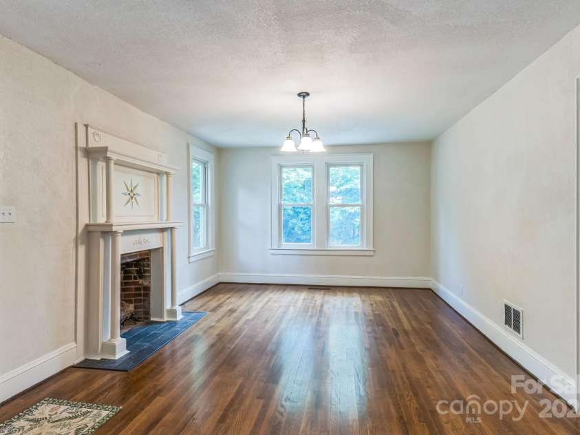 1421 12th Street Drive, Hickory, NC 28601.  MLS# CAR4279563, YatesRealty ID 26444. 