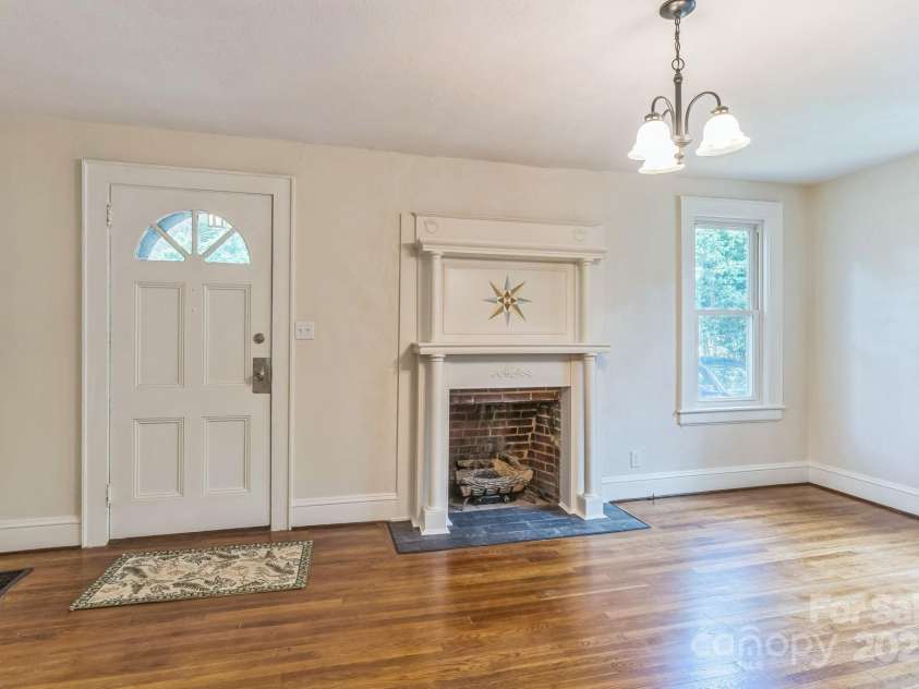 1421 12th Street Drive, Hickory, NC 28601.  MLS# CAR4279563, YatesRealty ID 26444. 