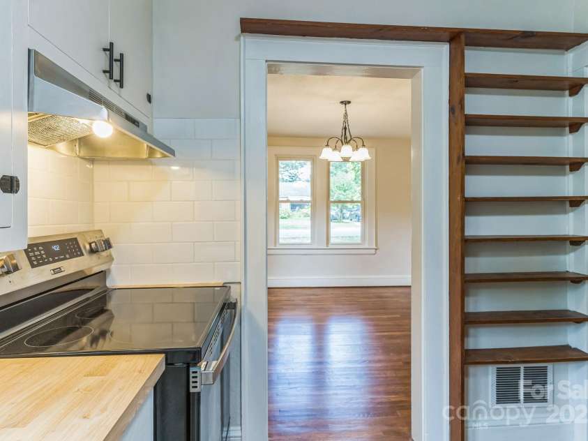 1421 12th Street Drive, Hickory, NC 28601.  MLS# CAR4279563, YatesRealty ID 26444. 