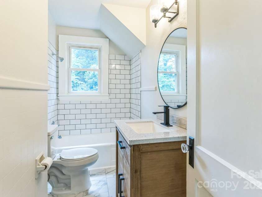 1421 12th Street Drive, Hickory, NC 28601.  MLS# CAR4279563, YatesRealty ID 26444. 