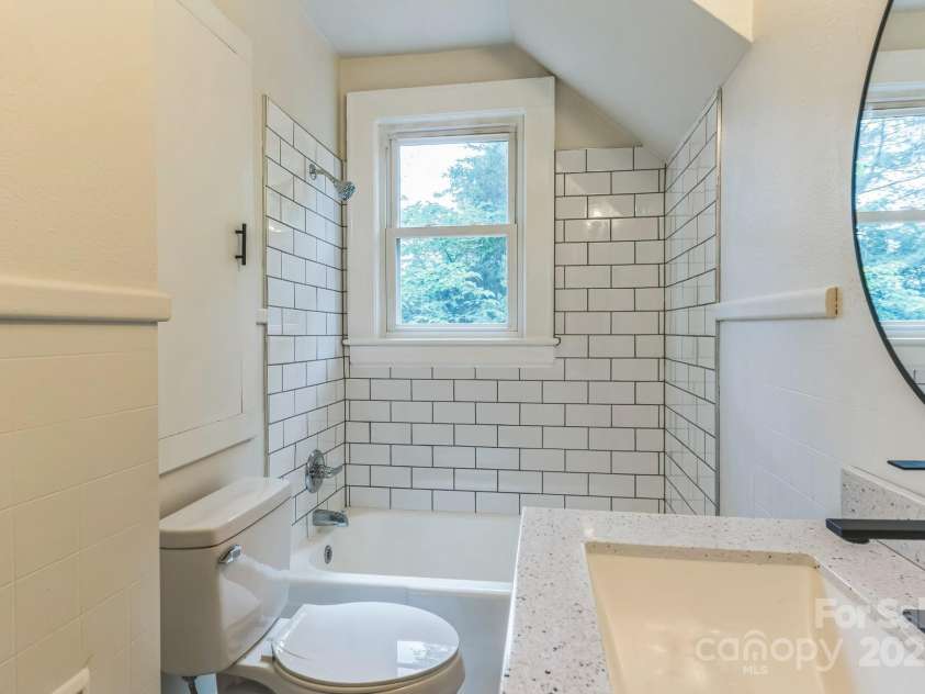 1421 12th Street Drive, Hickory, NC 28601.  MLS# CAR4279563, YatesRealty ID 26444. 