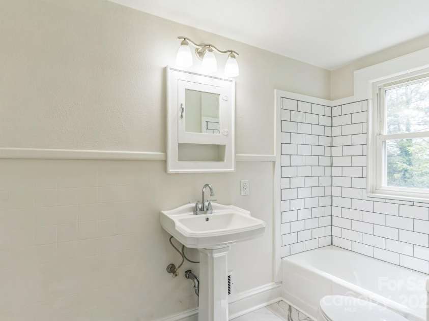 1421 12th Street Drive, Hickory, NC 28601.  MLS# CAR4279563, YatesRealty ID 26444. 