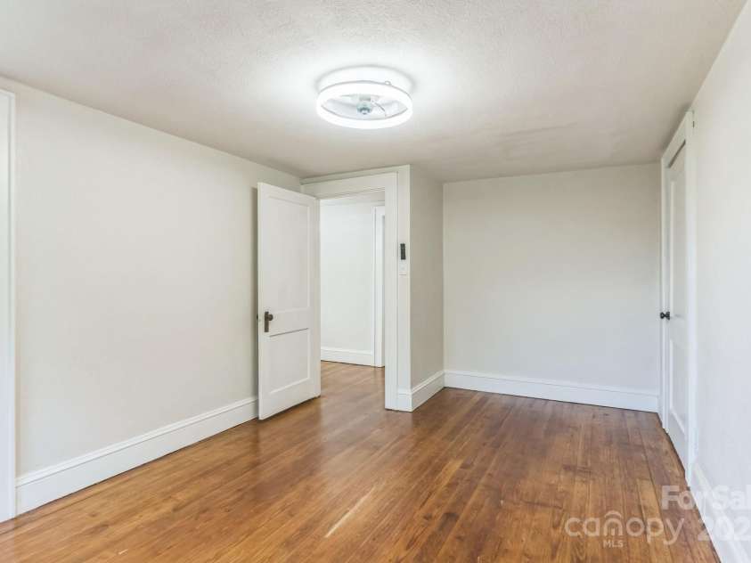 1421 12th Street Drive, Hickory, NC 28601.  MLS# CAR4279563, YatesRealty ID 26444. 