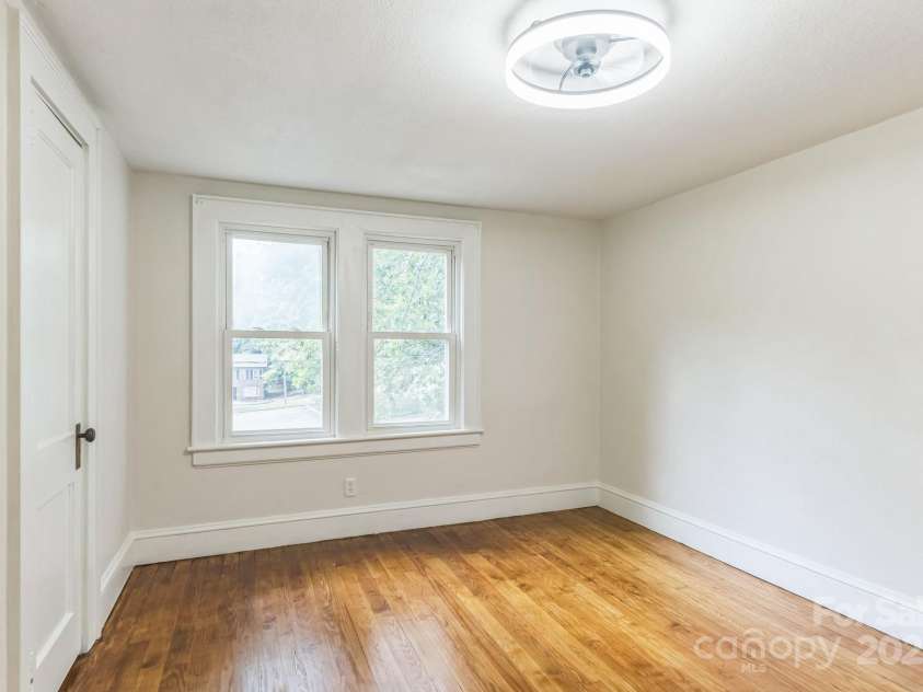 1421 12th Street Drive, Hickory, NC 28601.  MLS# CAR4279563, YatesRealty ID 26444. 