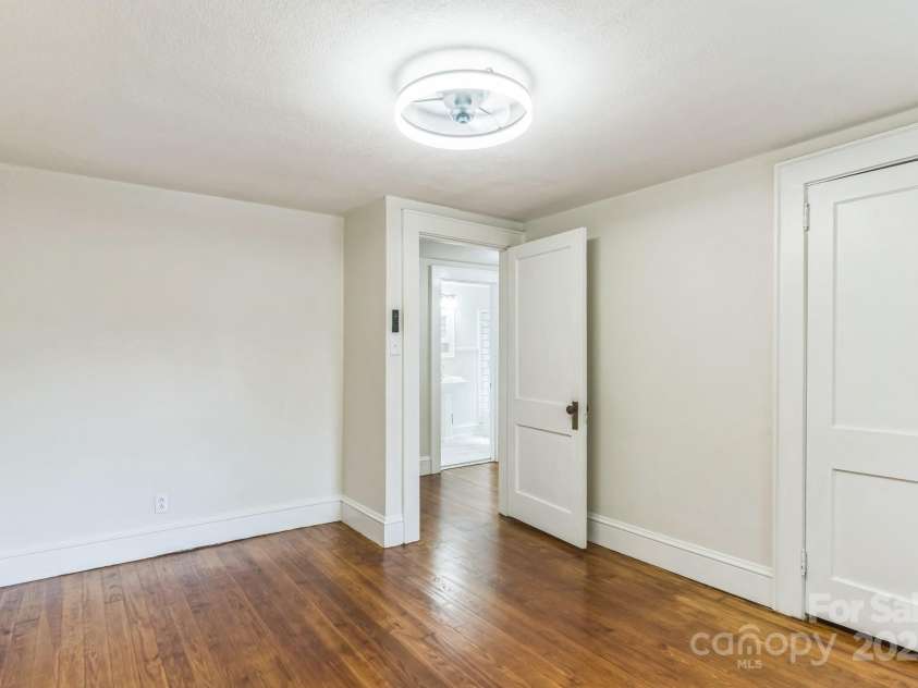 1421 12th Street Drive, Hickory, NC 28601.  MLS# CAR4279563, YatesRealty ID 26444. 