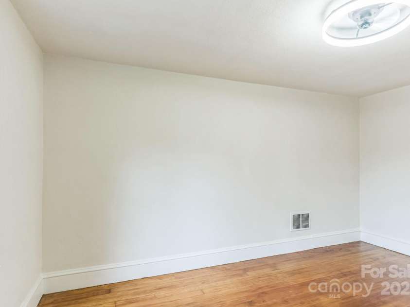 1421 12th Street Drive, Hickory, NC 28601.  MLS# CAR4279563, YatesRealty ID 26444. 