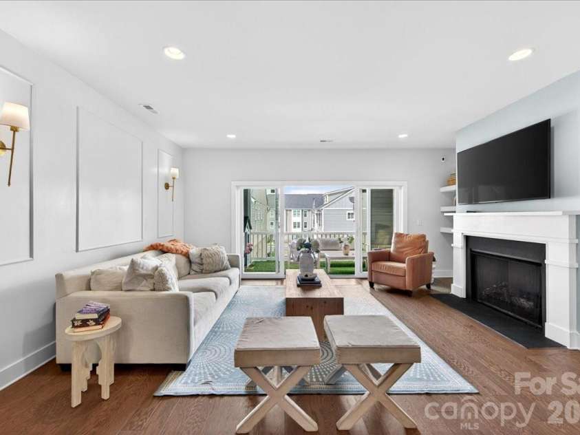 334 Armour Street, Davidson, NC 28036.  MLS# CAR4379254, YatesRealty ID 26445. Living room