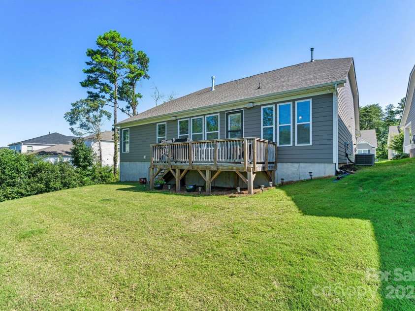 4128 Honey Locust Drive, Charlotte, NC 28215.  MLS# CAR4280913, YatesRealty ID 26446. 