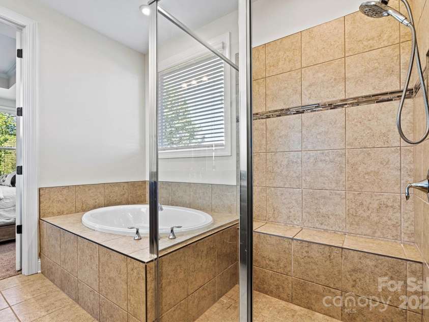 4128 Honey Locust Drive, Charlotte, NC 28215.  MLS# CAR4280913, YatesRealty ID 26446. Bright and airy with a ceiling fan and spacious closet—this guest bedroom is so comfy, your visitors might just want to extend their stay!