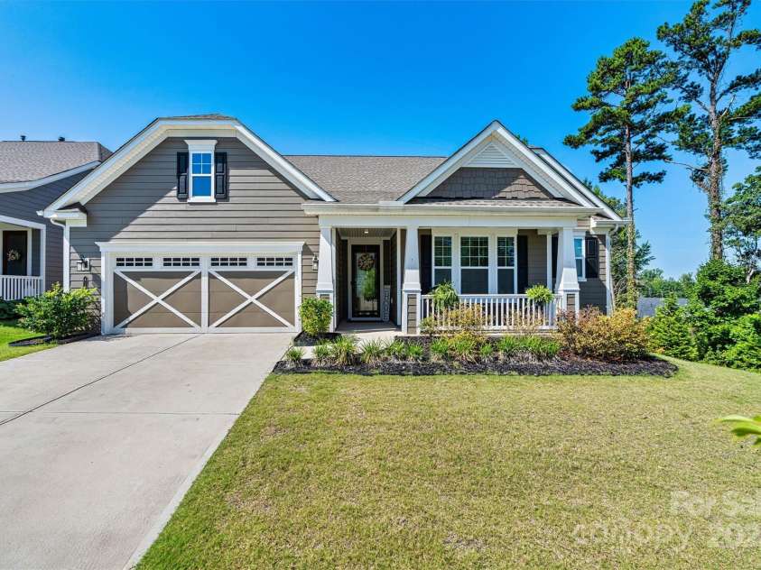 4128 Honey Locust Drive, Charlotte, NC 28215.  MLS# CAR4280913, YatesRealty ID 26446. This 2362 sf HICKORY model with covered front porch and common open space on one side has great curb appeal!