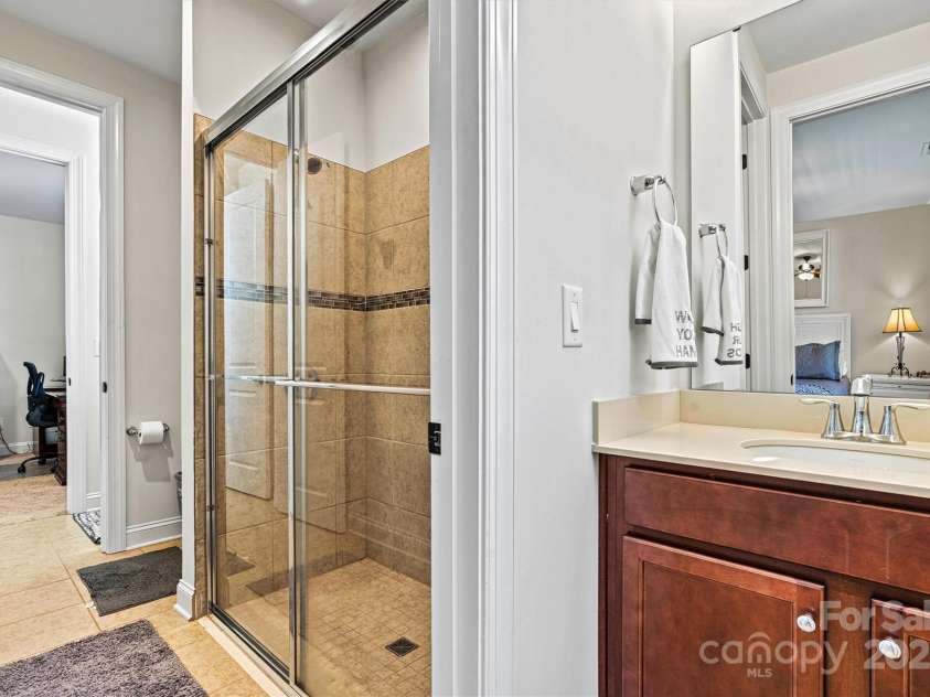 4128 Honey Locust Drive, Charlotte, NC 28215.  MLS# CAR4280913, YatesRealty ID 26446. This secondary bedroom is currently being used as a home office—but the possibilities are endless! Perfect as a guest room, craft space, or cozy retreat.