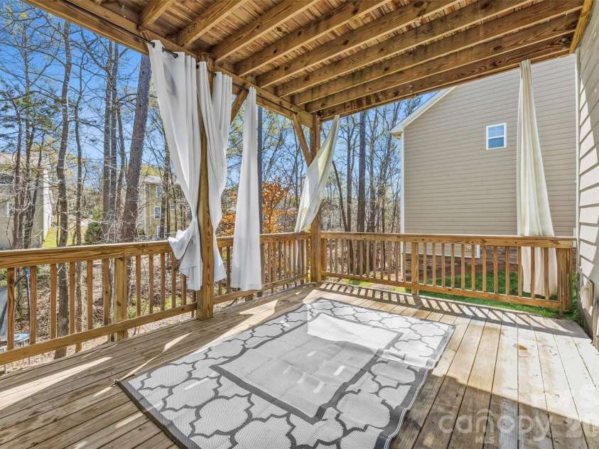 9527 Spurwig Court, Charlotte, NC 28278.  MLS# CAR4378483, YatesRealty ID 26446. Lower Deck