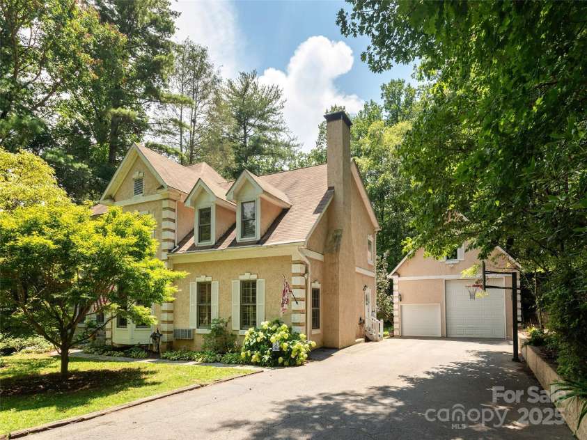 4 Silverstone Drive, Asheville, NC 28805.  MLS# CAR4280244, YatesRealty ID 26447. A Wonderful Property