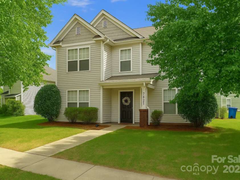 7621 Rolling Meadows Lane, Huntersville, NC 28078.  MLS# CAR4282500, YatesRealty ID 26448. 