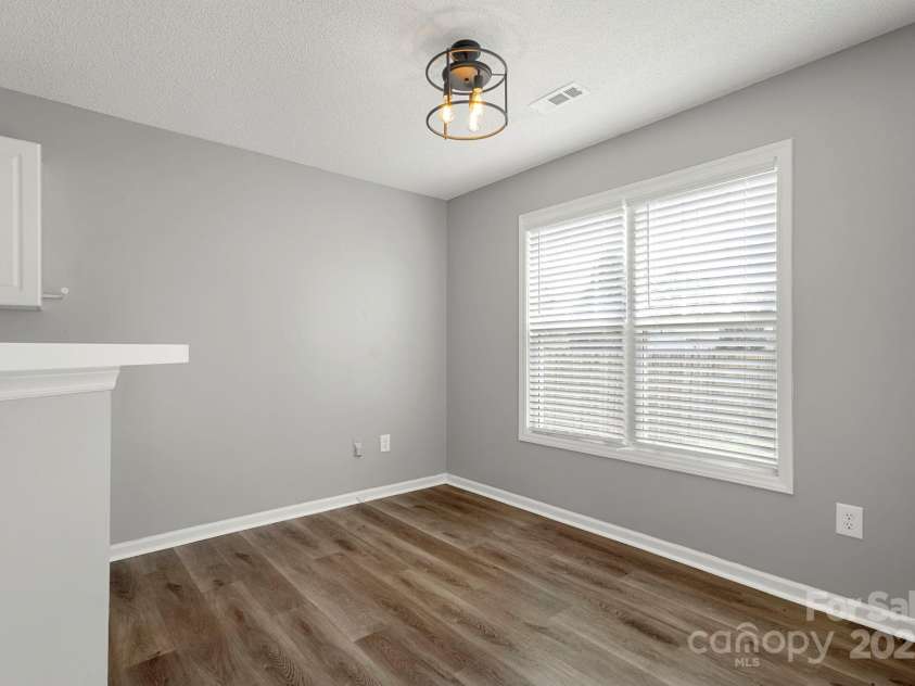 7621 Rolling Meadows Lane, Huntersville, NC 28078.  MLS# CAR4282500, YatesRealty ID 26448. BREAKFAST ROOM