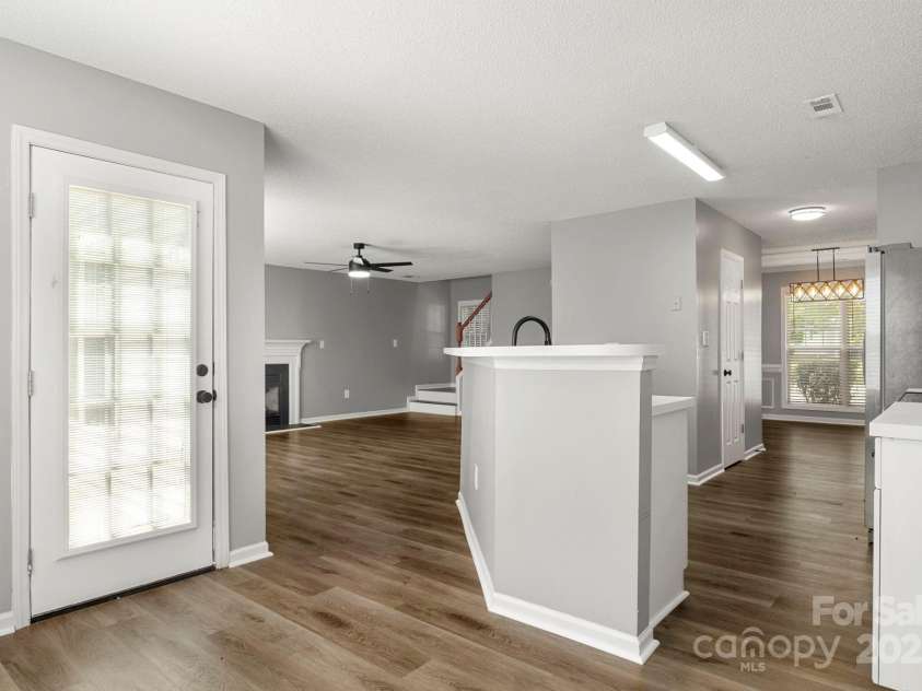 7621 Rolling Meadows Lane, Huntersville, NC 28078.  MLS# CAR4282500, YatesRealty ID 26448. BREAKFAST ROOM FEATURES DOOR TO DECK