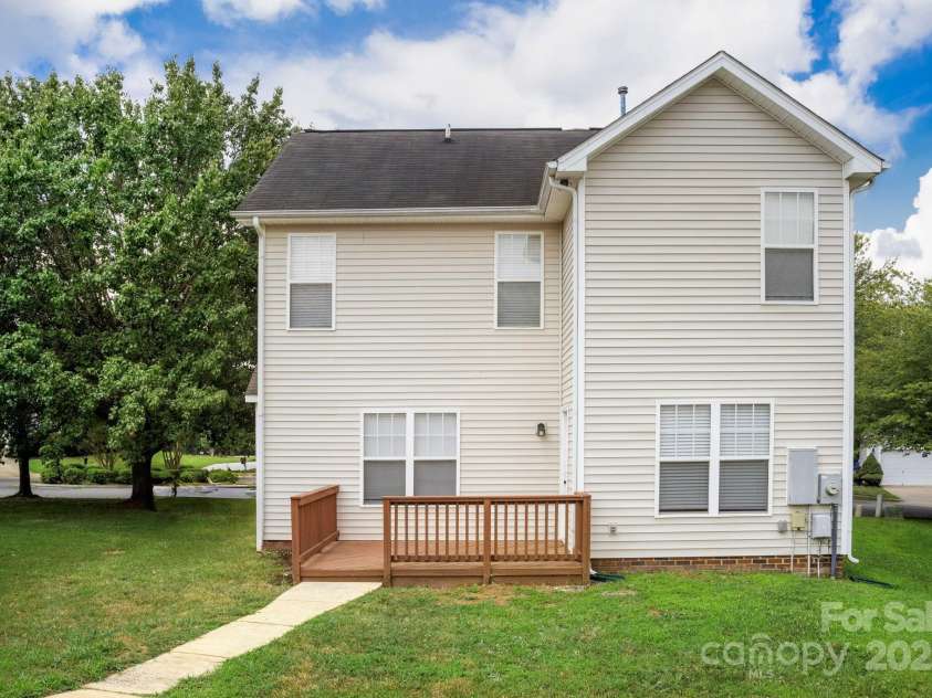 7621 Rolling Meadows Lane, Huntersville, NC 28078.  MLS# CAR4282500, YatesRealty ID 26448. EVEN THE BACK IS LOVELY AND THERE IS A PATHWAY TO THE GARAGE.