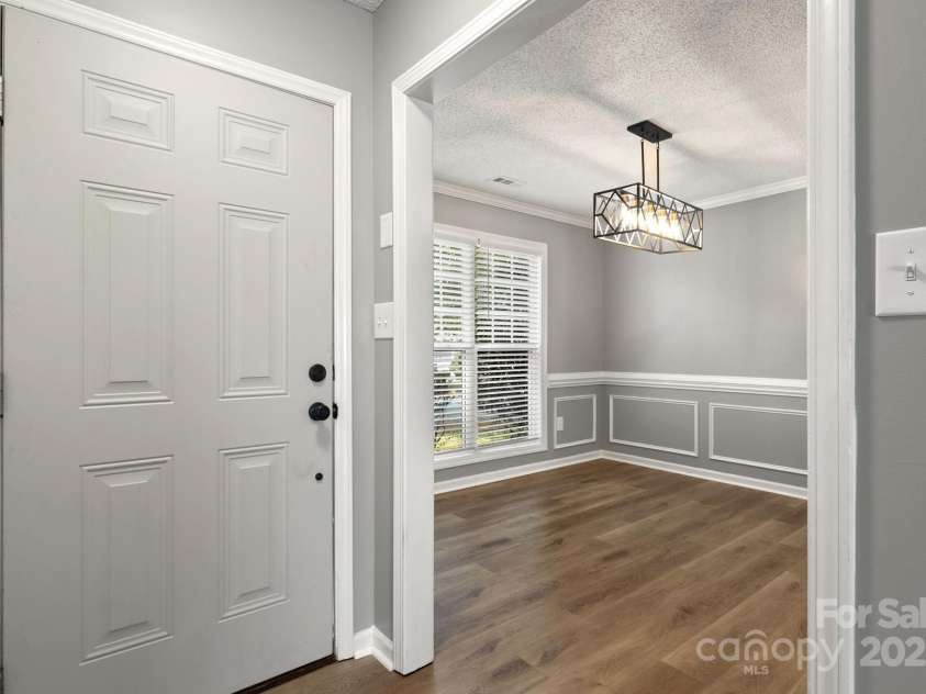 7621 Rolling Meadows Lane, Huntersville, NC 28078.  MLS# CAR4282500, YatesRealty ID 26448. FOYER AND DINING ROOM