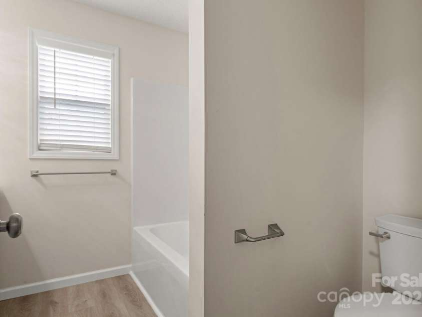 7621 Rolling Meadows Lane, Huntersville, NC 28078.  MLS# CAR4282500, YatesRealty ID 26448. FULL BATH