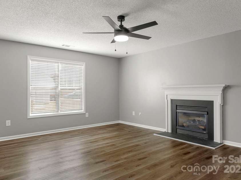 7621 Rolling Meadows Lane, Huntersville, NC 28078.  MLS# CAR4282500, YatesRealty ID 26448. GLEAMING LVP FLOORING BRAND NEW